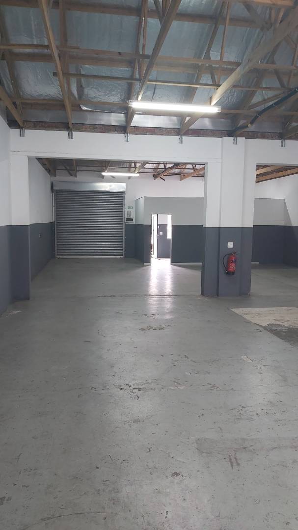 To Let Commercial Property for Rent in Overbaakens Eastern Cape